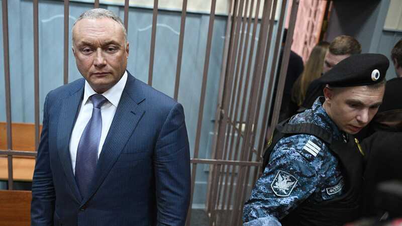 Бывшему сенатору Совета Федерации Дмитрию Савельеву продлили арест