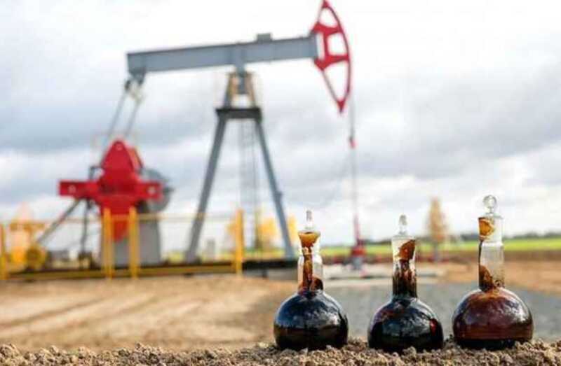 Инфляция, девальвация, падение доходов: нефтяные доходы России стремительно падают