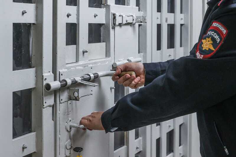 Семейная пара из Челябинской области обокрала магазин на 90 тысяч рублей