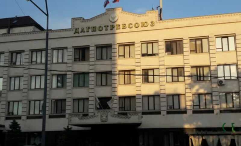 В Дагестане начался пожар в административном здании