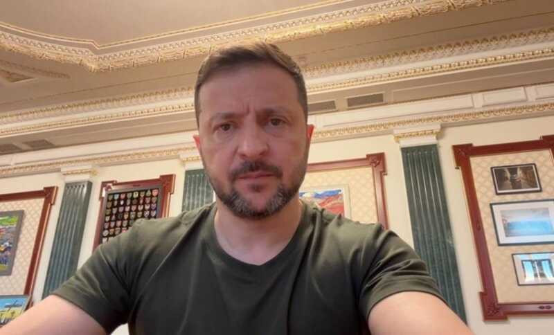 Зеленский заявил об уничтожении еще одного российского самолета в Крыму
