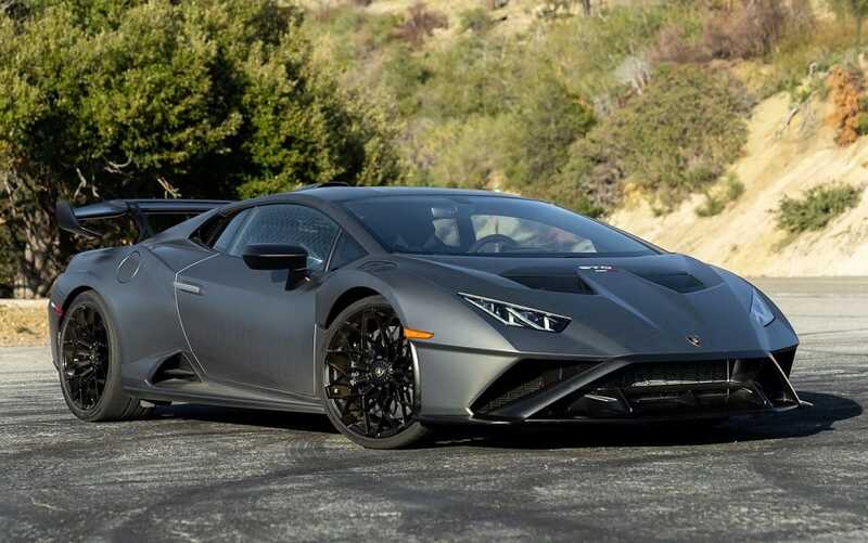 В Калифорнии водитель перевернул Lamborghini посреди дороги и заблокировал проезд