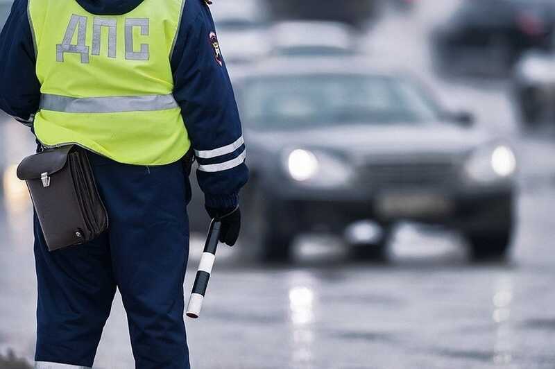 В Москве задержали четырёх сотрудников ДПС за получение двух крупных взяток