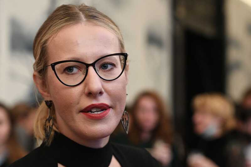 На Каннском фестивале Собчак удивила публику своим нарядом стоимостью миллион рублей