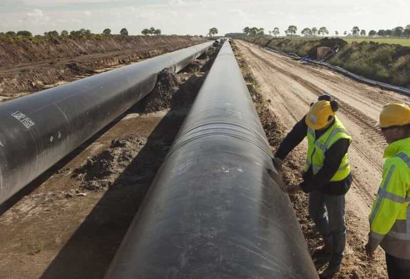 Прибыль нефтегазовых компаний России рухнула вдвое из-за падения цен и санкций