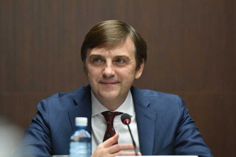 Министр образования РФ совершил орфографическую ошибку в поздравлении для детей