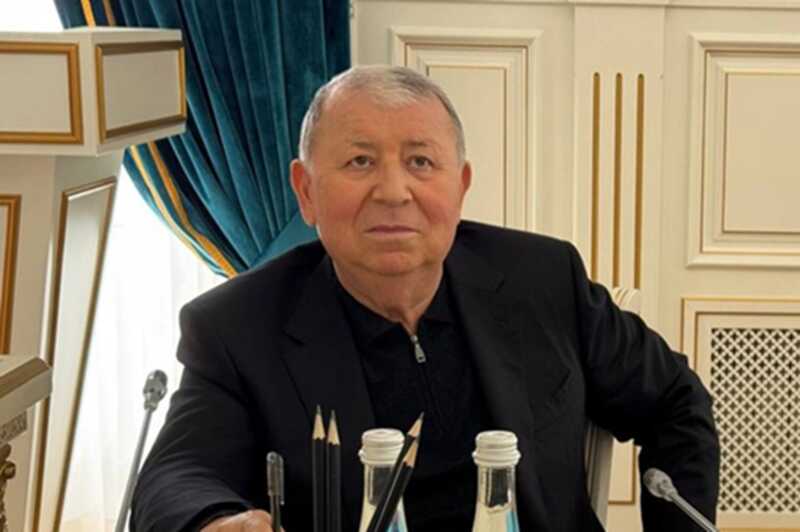 Магомедов покидает должность госсекретаря под давлением обвинений и федеральных властей