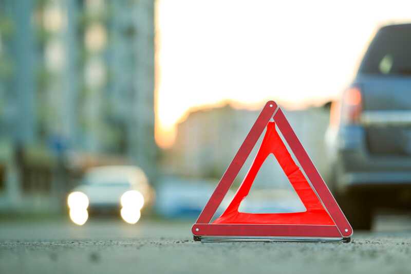 В результате ДТП с участием грузовика в Москве было заблокировано движение транспорта