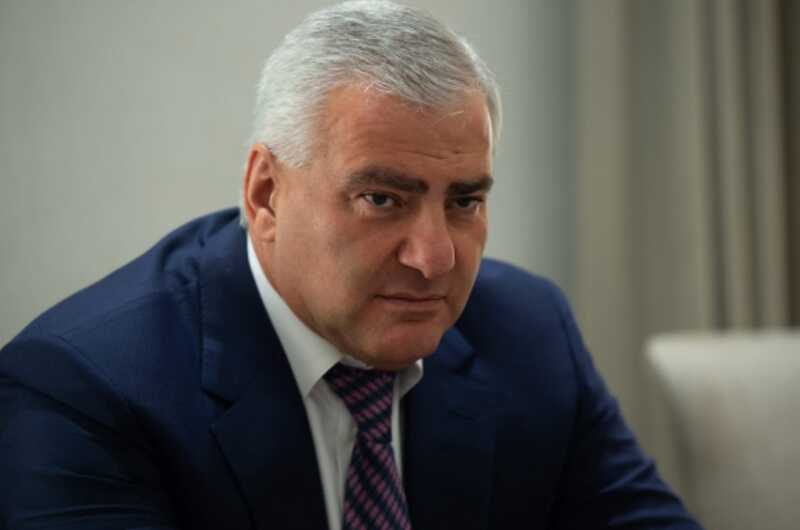 Российского миллиардера Самвела Карапетяна в Армении посадили в тюрьму на два месяца