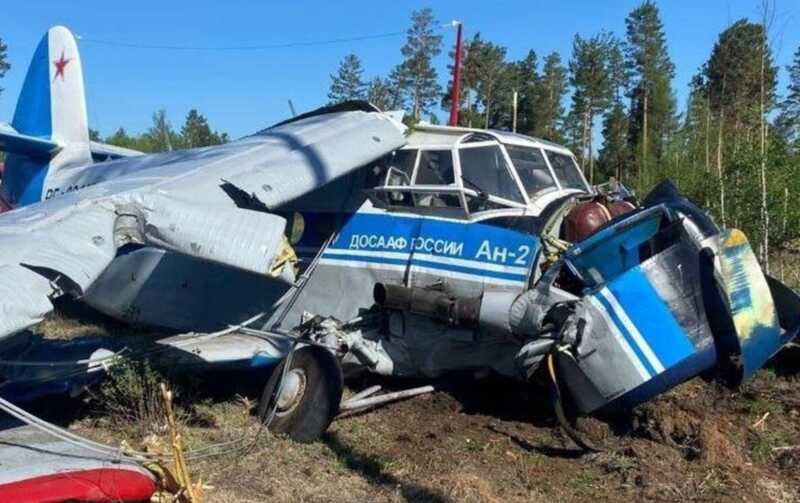 В Забайкалье авиалайнер с 10 пассажирами на борту совершил жесткую посадку