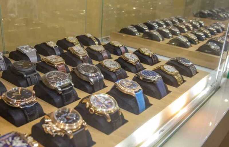 Павел Захаров впаривал VIP-клиентам поддельные Rolex и Cartier как уникальные эксклюзивные изделия