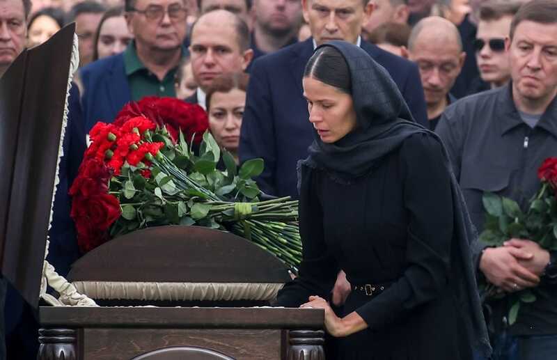 Романа Старовойта похоронили в Петербурге: губернаторы Санкт- Петербурга и Ленобласти пришли попрощаться