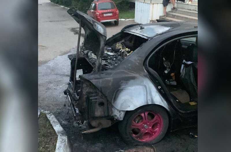 В Уфе мужчина поджег автомобиль своей возлюбленной, пытаясь таким образом обратить на себя ее внимание