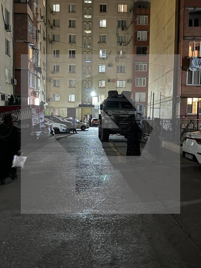 Полиция задержала подозреваемых после обысков в Каспийске, где неизвестные угрожали взорвать дом qzeihhidexiqzxkmp