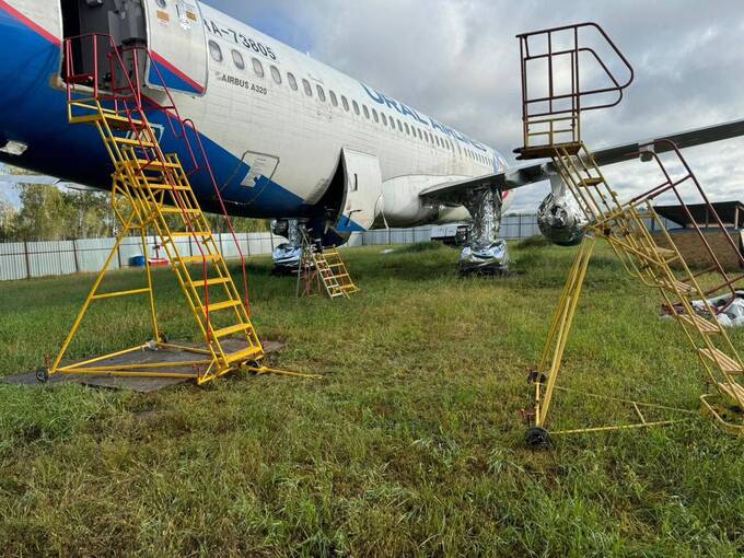 Аварийный Airbus А320 из Новосибирска начали разбирать на запчасти