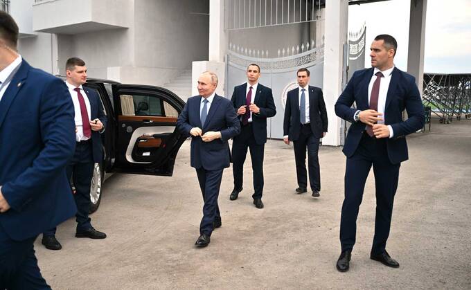 Как работают охранники Путина: зарплата, требования и секреты службы ФСО