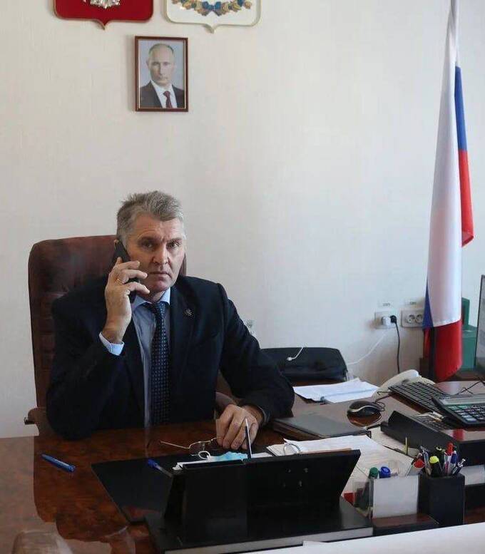 Губернатор Хинштейн хочет наградить чиновника, пережившего четыре обстрела