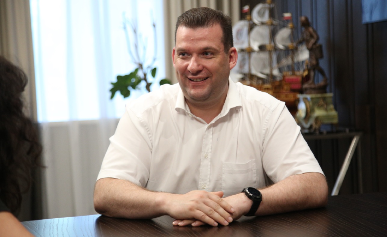 Пока Колокольцев себя не похвалит Пока Колокольцев себя не похвалит